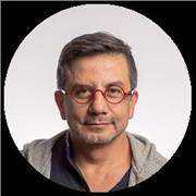 Profesor de español desde hace 20 años: experiencias profesionales en colegios, liceos, universidades, escuelas de comunIcación y comercio como también en la formación profesional, empresas del CAC40;
Les transmito mi C.V . En espera de una entrevista mo